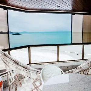 Apartamento Apto Frente Mar Bal Camboriu Pe Na Areia Fantastica E Encantadora Vista Mar, Balneário Camboriú